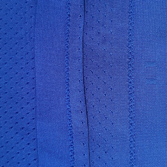 Lululemon blue muscle tech semi cropped tee size 4 - Picture 3 of 3